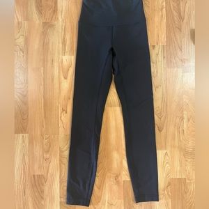 Lululemon wonder under leggings.